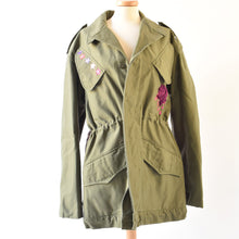 Carica l'immagine nel visualizzatore di Gallery, Giacca pre loved Spring personalizzata