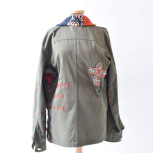 Carica l'immagine nel visualizzatore di Gallery, Giacca militare cucita pre loved Spring