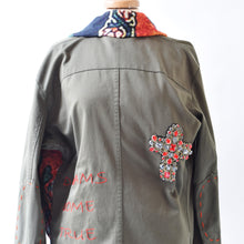 Carica l'immagine nel visualizzatore di Gallery, Giacca militare cucita pre loved Spring