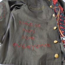 Carica l'immagine nel visualizzatore di Gallery, Giacca militare cucita pre loved Spring