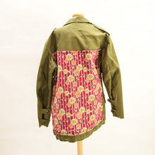 Carica l'immagine nel visualizzatore di Gallery, Giacca pre loved Spring personalizzata