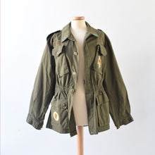 Carica l'immagine nel visualizzatore di Gallery, Giacca pre loved Winter dipinta a mano