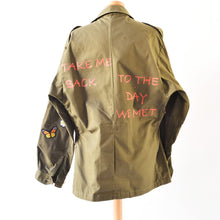 Carica l'immagine nel visualizzatore di Gallery, Giacca pre loved Winter dipinta a mano