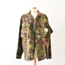 Carica l'immagine nel visualizzatore di Gallery, Giacca camouflage pre loved Winter