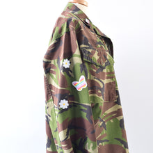 Carica l'immagine nel visualizzatore di Gallery, Giacca camouflage pre loved Winter