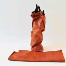 Carica l'immagine nel visualizzatore di Gallery, Manicotti in pelle Terracotta