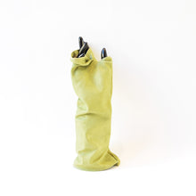 Carica l'immagine nel visualizzatore di Gallery, Manicotti in pelle Verde perfetto per i cappotti scuri