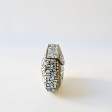 Carica l'immagine nel visualizzatore di Gallery, Clutch Luna madreperla