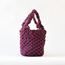 Load image into Gallery viewer, borsa macramè prugna