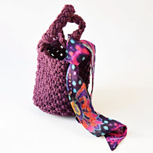 Load image into Gallery viewer, borsa macramè prugna