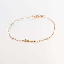 Carica l'immagine nel visualizzatore di Gallery, bracciale dorato catenella love