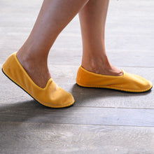 Carica l'immagine nel visualizzatore di Gallery, Scarpe Friulane gialle