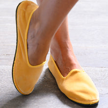 Carica l'immagine nel visualizzatore di Gallery, Scarpe Friulane gialle