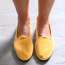 Carica l'immagine nel visualizzatore di Gallery, Scarpe Friulane gialle