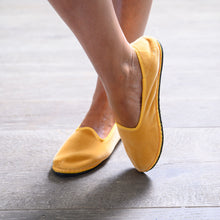 Carica l'immagine nel visualizzatore di Gallery, Scarpe Friulane gialle