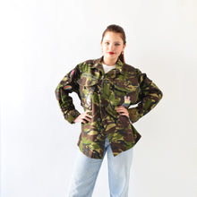 Carica l'immagine nel visualizzatore di Gallery, Giacca camouflage pre loved