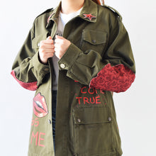 Carica l'immagine nel visualizzatore di Gallery, Giacca militare dipinta a mano pre loved