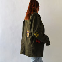 Carica l'immagine nel visualizzatore di Gallery, Giacca militare ricamata pre loved