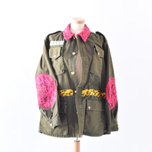Carica l'immagine nel visualizzatore di Gallery, Giacca militare personalizzata pre loved