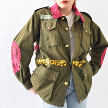 Carica l'immagine nel visualizzatore di Gallery, Giacca militare personalizzata pre loved