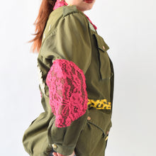 Carica l'immagine nel visualizzatore di Gallery, Giacca militare personalizzata pre loved