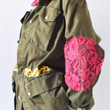Carica l'immagine nel visualizzatore di Gallery, Giacca militare personalizzata pre loved