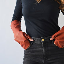 Carica l'immagine nel visualizzatore di Gallery, Manicotti in pelle Zucca