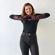 Carica l'immagine nel visualizzatore di Gallery, Manicotti in pelle Bordeaux