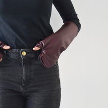 Carica l'immagine nel visualizzatore di Gallery, Manicotti in pelle Bordeaux