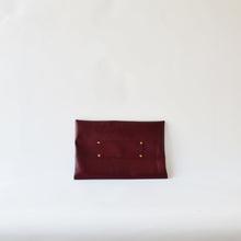 Carica l'immagine nel visualizzatore di Gallery, POCHETTE BUSTA BURGUNDY