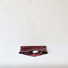 Carica l'immagine nel visualizzatore di Gallery, POCHETTE BURGUNDY