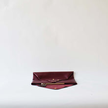 Carica l'immagine nel visualizzatore di Gallery, POCHETTE BURGUNDY