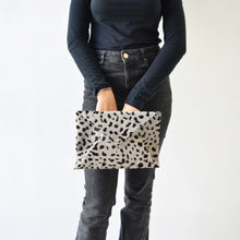 Carica l'immagine nel visualizzatore di Gallery, Pochette a busta Ghepardo