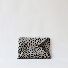 Carica l'immagine nel visualizzatore di Gallery, Pochette a busta Ghepardo