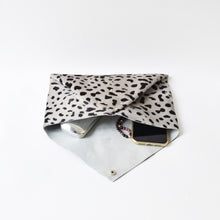 Carica l'immagine nel visualizzatore di Gallery, Pochette a busta Ghepardo