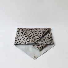 Carica l'immagine nel visualizzatore di Gallery, Pochette a busta Ghepardo