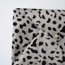 Carica l'immagine nel visualizzatore di Gallery, Pochette a busta Ghepardo