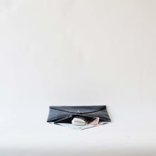 Carica l'immagine nel visualizzatore di Gallery, POCHETTE BUSTA GRIGIO