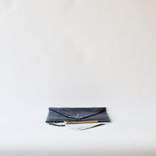 Carica l'immagine nel visualizzatore di Gallery, POCHETTE GRIGIO