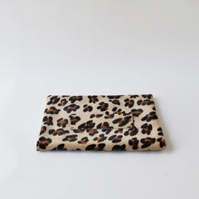 Carica l'immagine nel visualizzatore di Gallery, Pochette a busta Leopardo