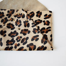 Carica l'immagine nel visualizzatore di Gallery, Pochette a busta Leopardo