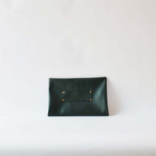 Carica l'immagine nel visualizzatore di Gallery, POCHETTE BUSTA VERDE