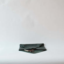 Carica l'immagine nel visualizzatore di Gallery, POCHETTE BUSTA VERDE