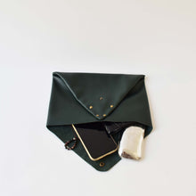 Carica l'immagine nel visualizzatore di Gallery, POCHETTE BUSTA VERDE
