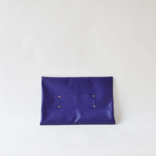 Carica l'immagine nel visualizzatore di Gallery, POCHETTE BUSTA VIOLA