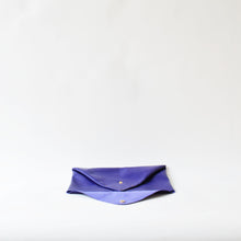 Carica l'immagine nel visualizzatore di Gallery, POCHETTE BUSTA VIOLA