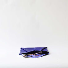 Carica l'immagine nel visualizzatore di Gallery, POCHETTE VIOLA