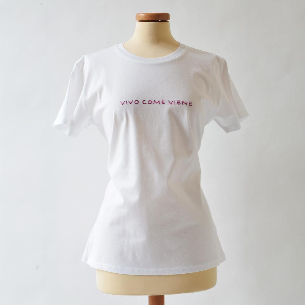 White t-shirt with embroidery - Je ne regrette rien