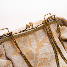 Load image into Gallery viewer, borsa clutch grande tessuto damascato oro e perla
