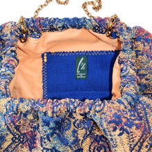 Carica l&#39;immagine nel visualizzatore di Gallery, FRIDA clutch in velluto con chiusura a scomparsa
